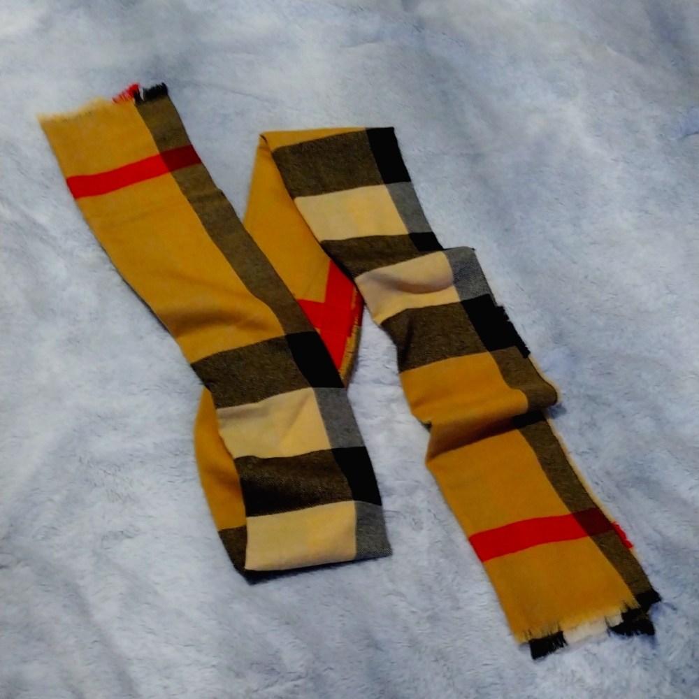 Cashmere Burberry scarf